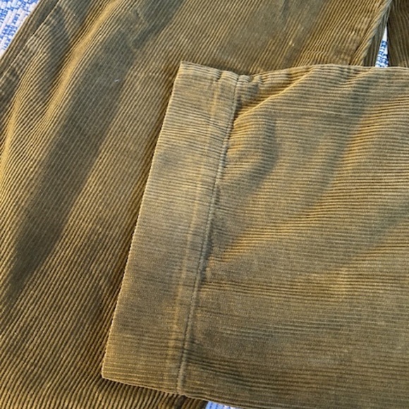 Old Navy Wide Leg Corduroy cropped pants (12 Petite) - Picture 4 of 4